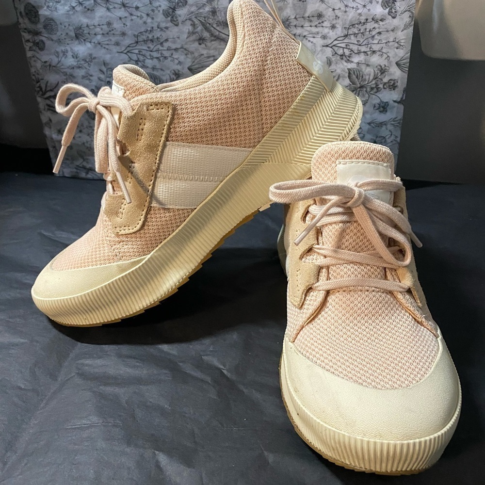 Sorel | Out and About III Low Sneaker 8 Nova Sand/Chalk